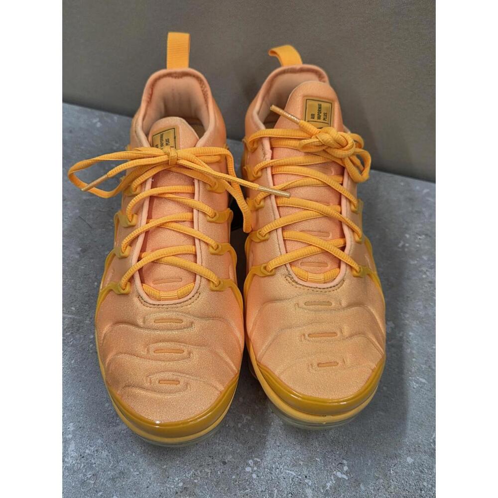 Nike Air VaporMax Plus Shoes Womens Size 8 Orange Yellow CW7011-800 Sneakers Run - Picture 3 of 9
